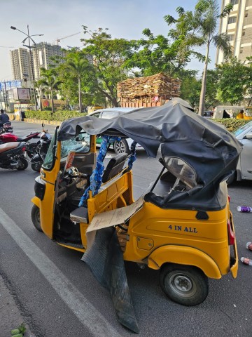 Picture of the wreckage from another angle